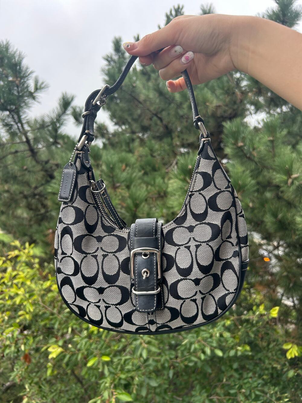 vintage coach signature buckle shoulder bag black & cream jacquard canvas & leat